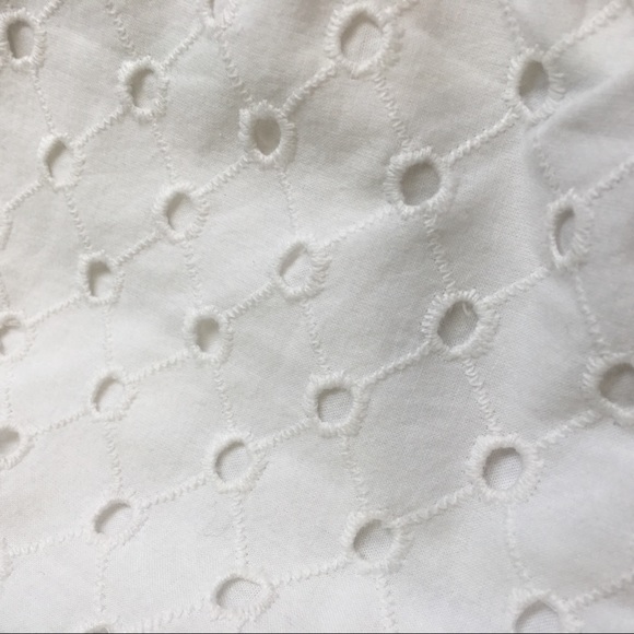 Gap white eyelet shorts size 2 Euc - Picture 3 of 7